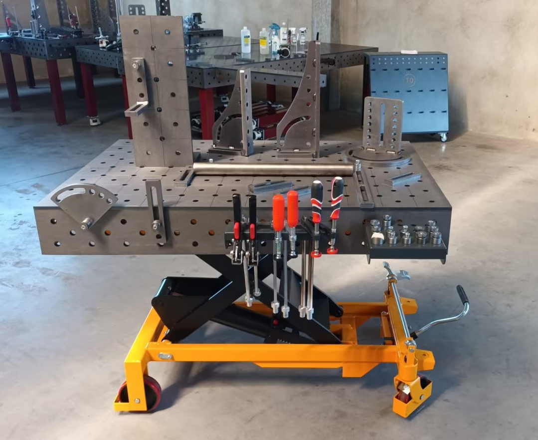 STAHLWERK SWITZERLAND Height-adjustable welding table 1200 x 800 mm hydraulic assembly table with 500 - 1100 mm lifting range, 750 kg load capacity, D16 perforated plate