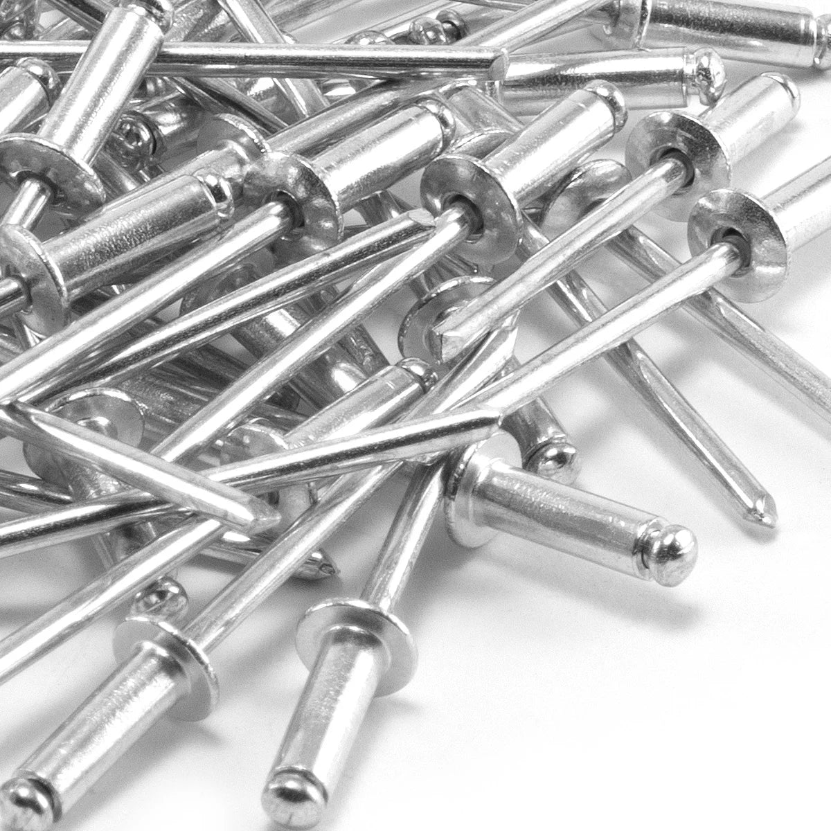 Assortiment de rivets STAHLWERK 500 pièces | Jeu de rivets aveugles dans une boîte en plastique pratique Rivets en aluminium en 4 tailles différentes | Rivets pop à utiliser avec une pince à rivets