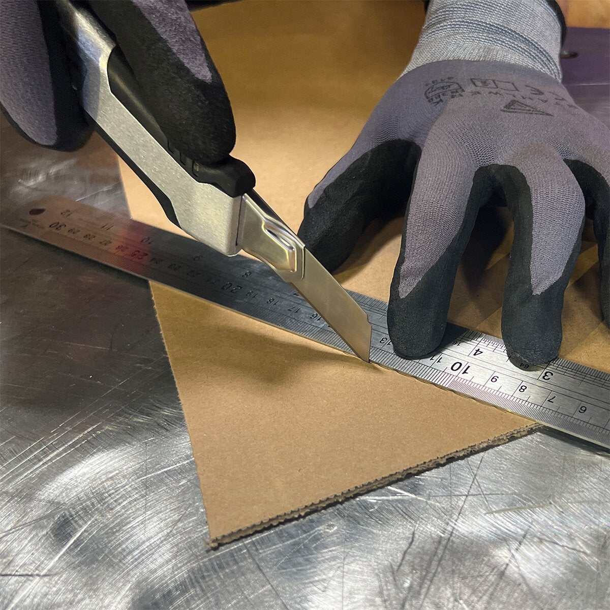 STAHLWERK premium cutter knife PCM-182 ST set of 3 with 18 mm snap-off blades professional cutter | Carpet knife | Safety knife | Parcel knife | Box cutter