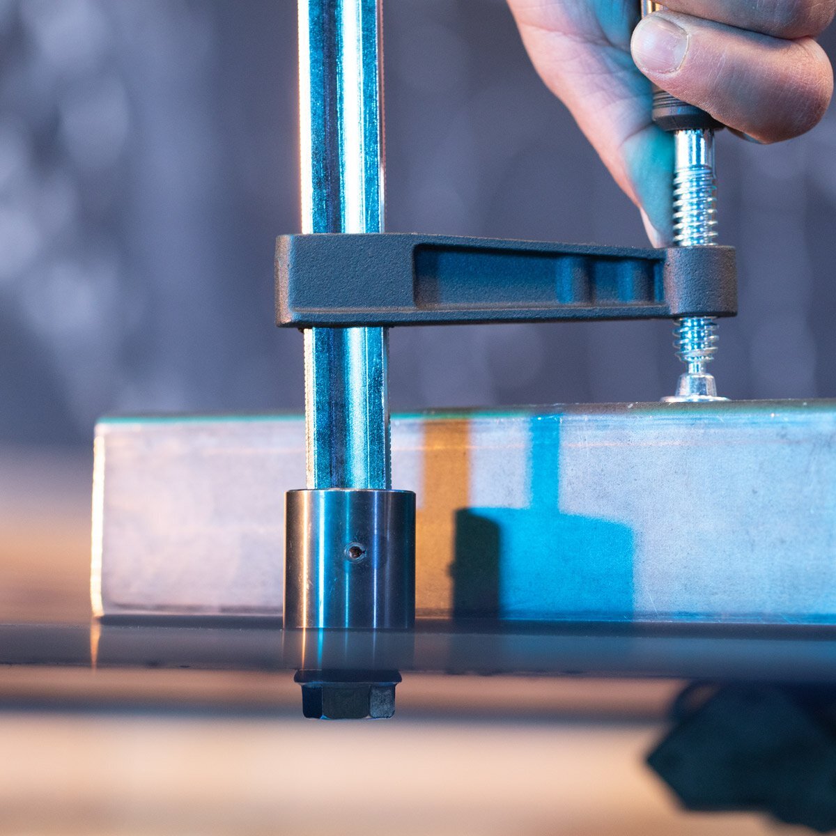 STAHLWERK welding table | Assembly table with 500 kg load capacity and 3 mm worktop 91.5 x 46 x 90 cm in the D16 hole system, DIY kit made of heavy-duty carbon steel with leveling stainless steel feet