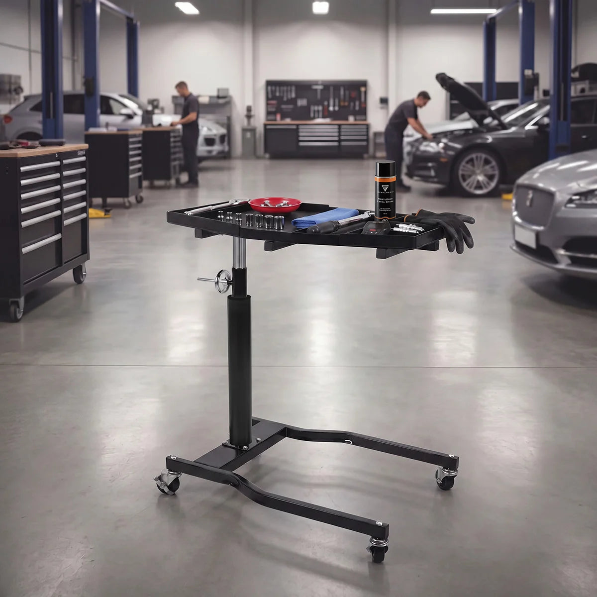 Chariot d'entretien et de montage automobile STAHLWERK | Chariot d'atelier réglable en hauteur | 74,5 – 140 cm | Capacité de charge de 75 kg | Table de travail pivotante | Espace de rangement et de travail pratique pour ateliers et garages
