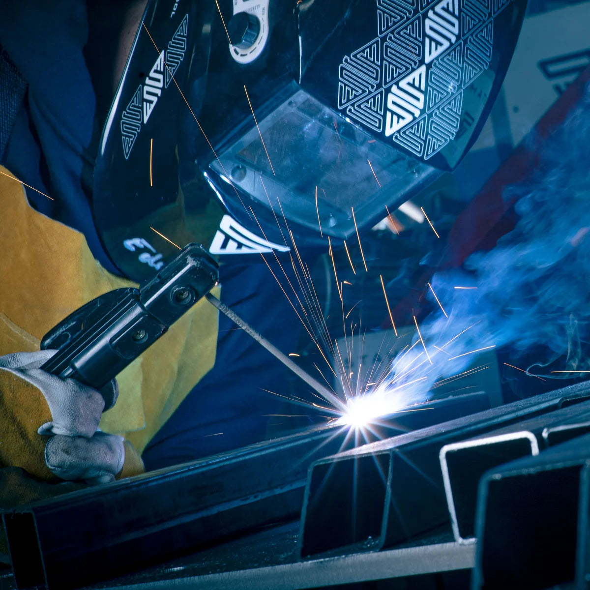 Máquina de soldar STAHLWERK AC/DC TIG 200 CUT ST - Combinación de soldadora TIG MMA de 200 A con cortador de plasma CUT de 45 A, adecuada para aluminio