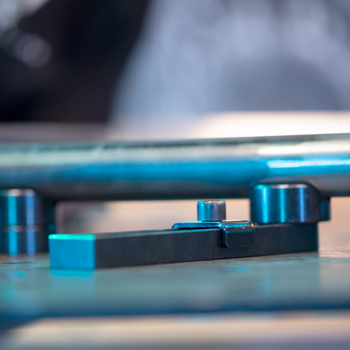 STAHLWERK variable stop with mounting magnet - universal fastening solution / fixing aid for welding tables with hole system D16