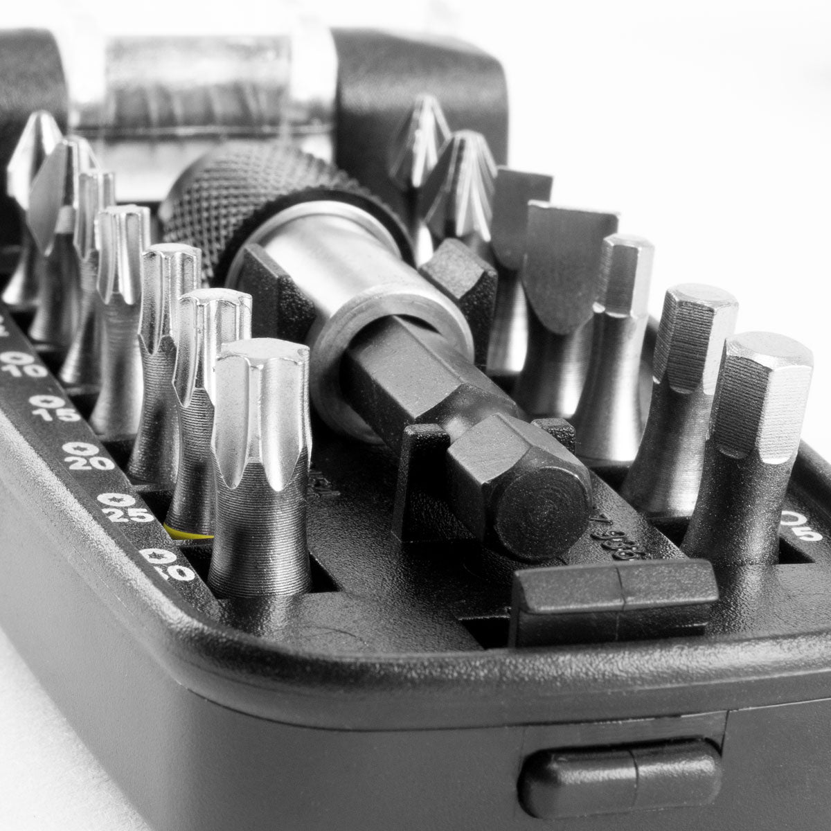 STAHLWERK 15-piece professional bit set made of chrome vanadium steel with magnetic holder and quick-change device for cordless screwdrivers and hand drills